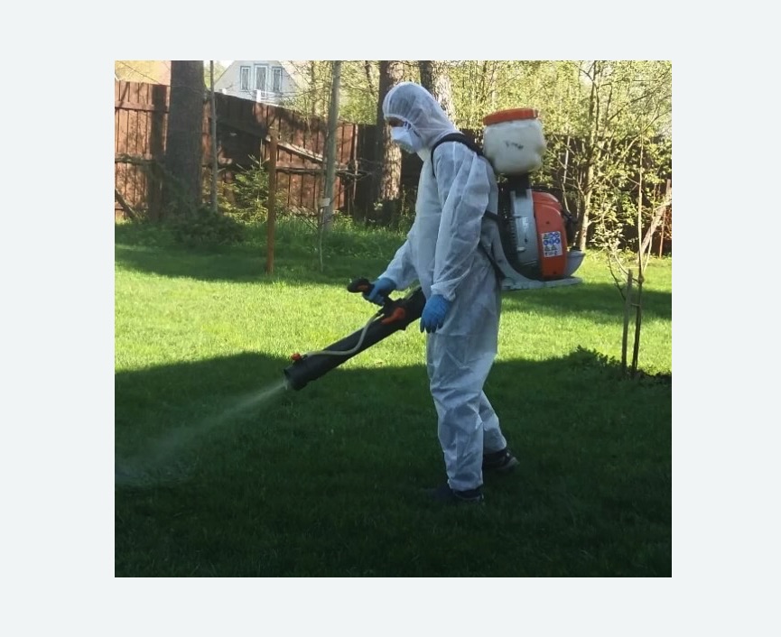 Обработка территории от клещей в Сиверском